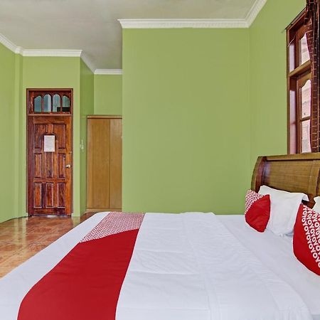 Oyo 92551 Netra Hotel Ujunbatu Extérieur photo