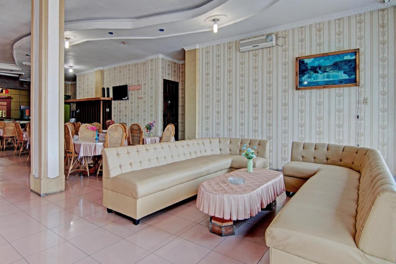 Oyo 92551 Netra Hotel Ujunbatu Extérieur photo
