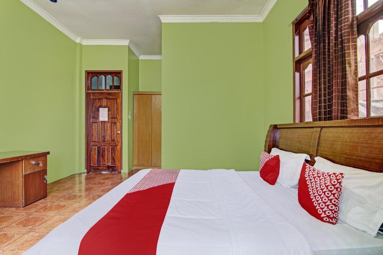 Oyo 92551 Netra Hotel Ujunbatu Extérieur photo