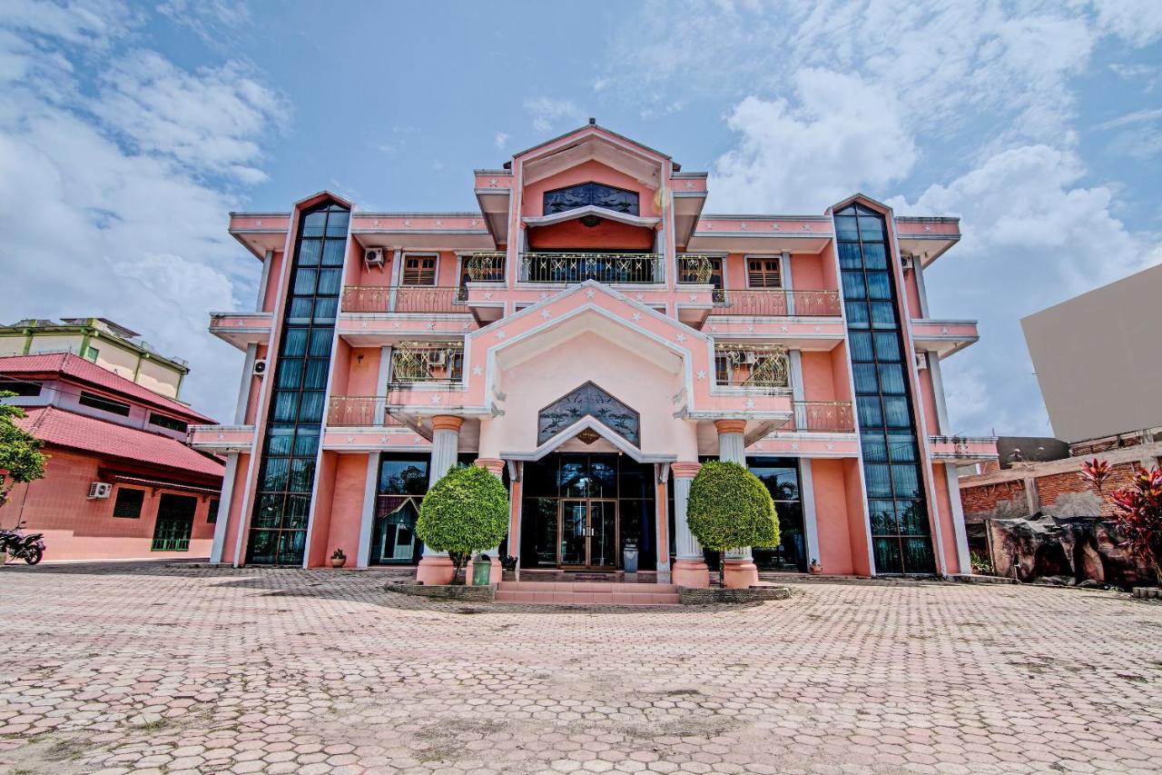 Oyo 92551 Netra Hotel Ujunbatu Extérieur photo
