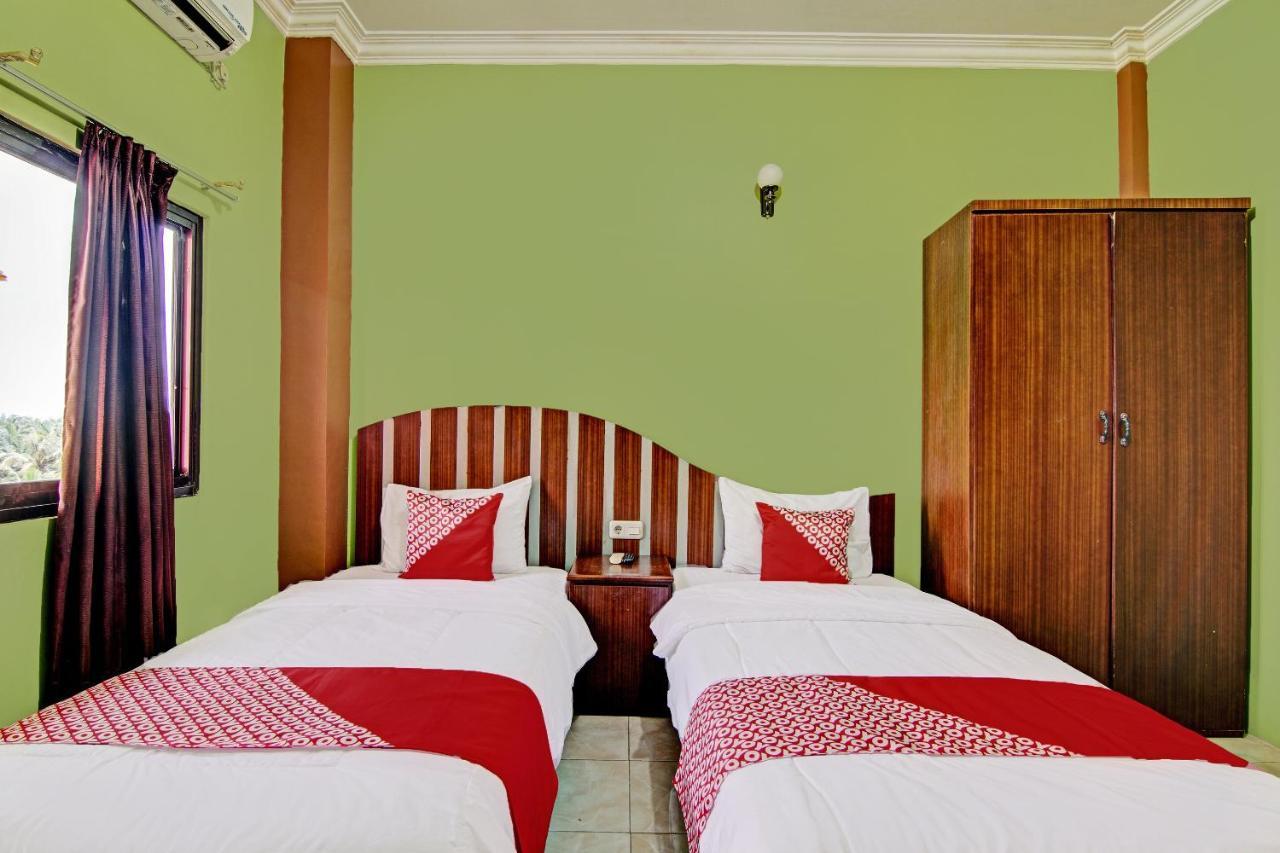 Oyo 92551 Netra Hotel Ujunbatu Extérieur photo