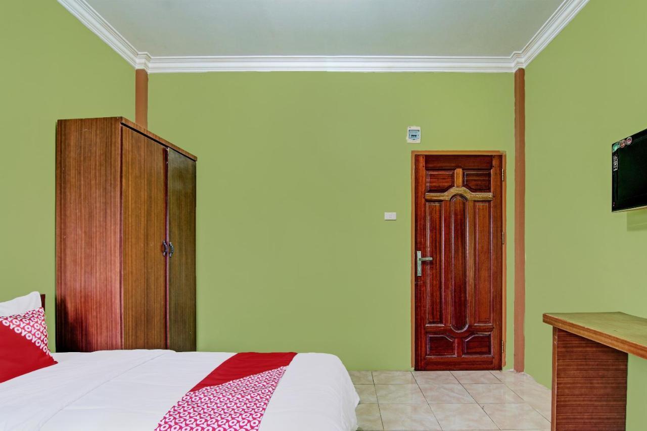 Oyo 92551 Netra Hotel Ujunbatu Extérieur photo