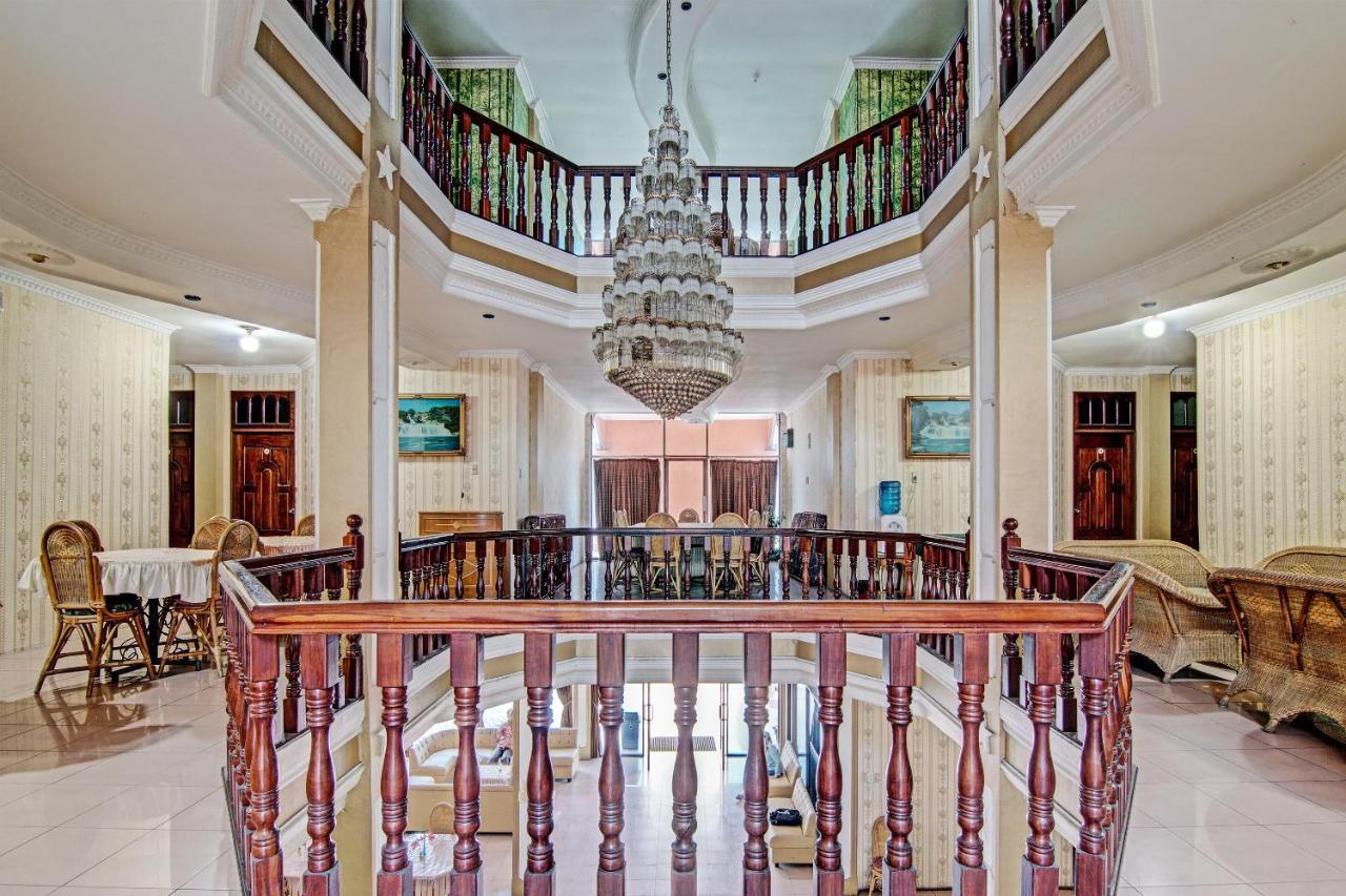 Oyo 92551 Netra Hotel Ujunbatu Extérieur photo