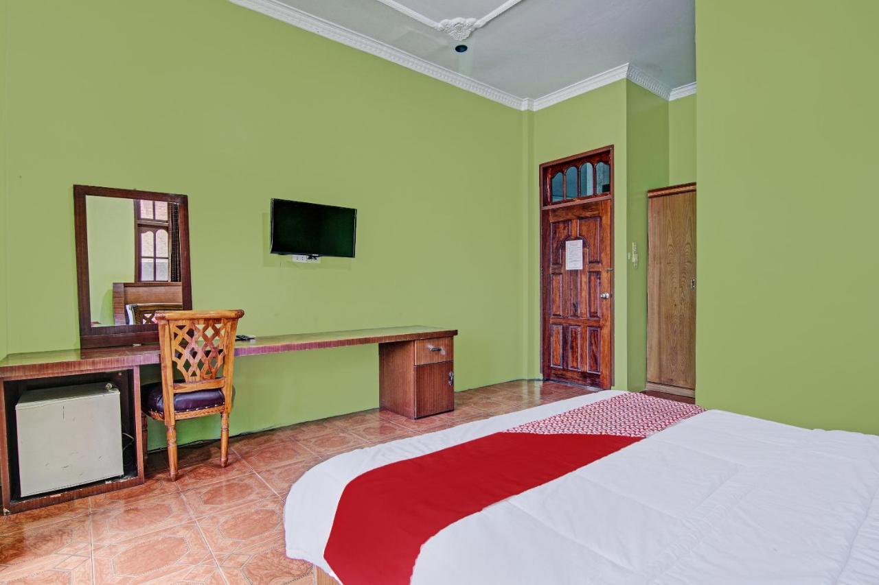 Oyo 92551 Netra Hotel Ujunbatu Extérieur photo