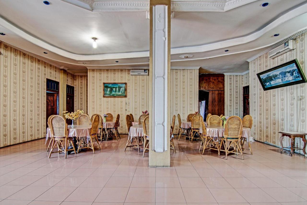 Oyo 92551 Netra Hotel Ujunbatu Extérieur photo