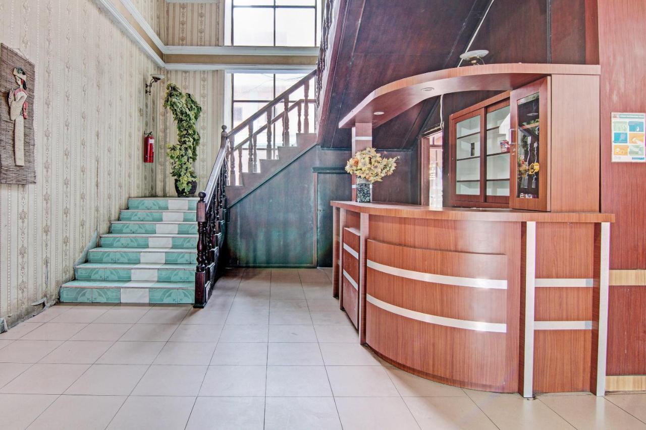 Oyo 92551 Netra Hotel Ujunbatu Extérieur photo