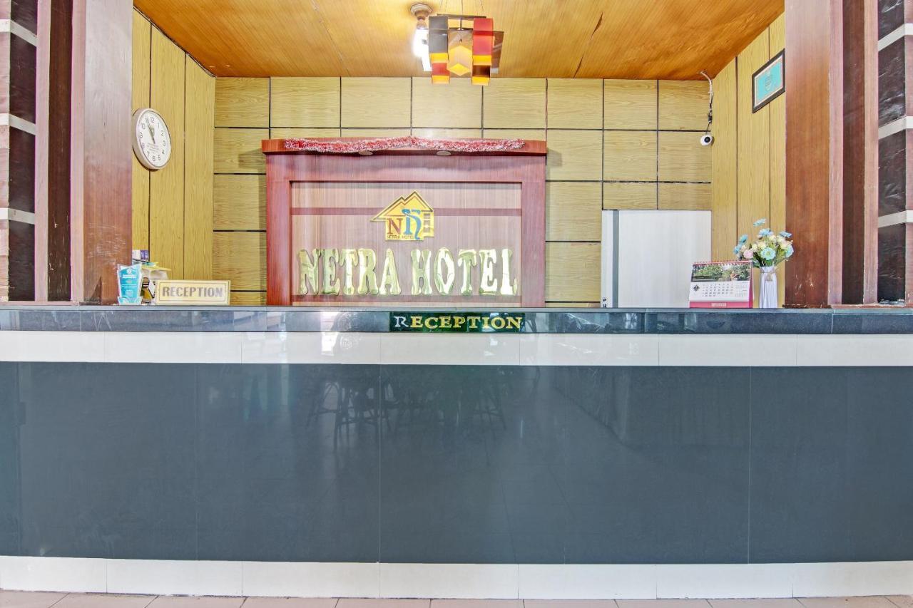 Oyo 92551 Netra Hotel Ujunbatu Extérieur photo